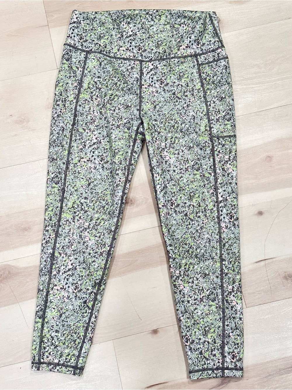 SWEATY BETTY Green Alert Pebble Print Super Sculpt 7/8 Leggings Sz XL Athletic - Picture 4 of 13